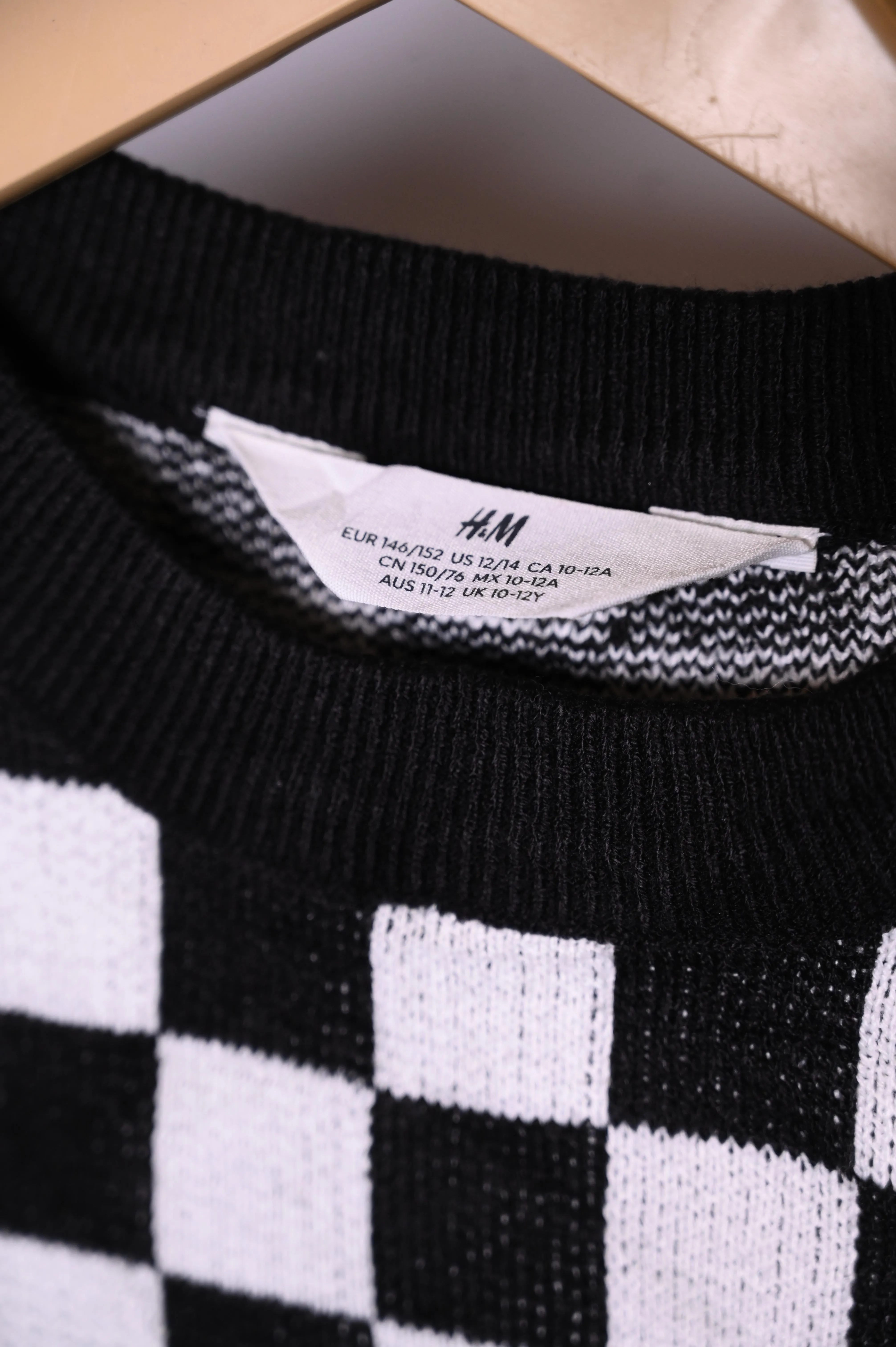 H&M Black & White Sweatshirt (Small)