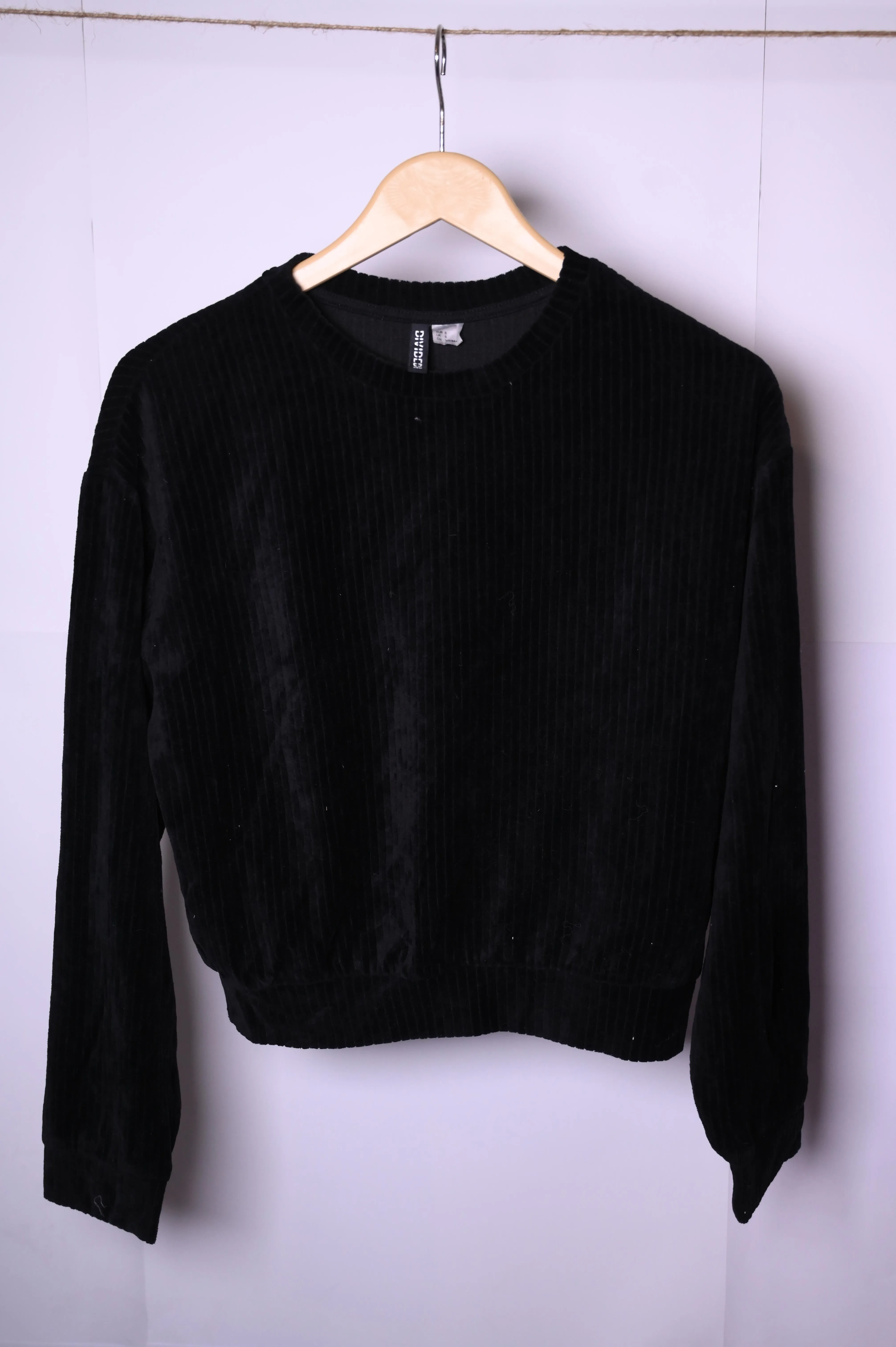 H&M Black Sweatshirt - Small