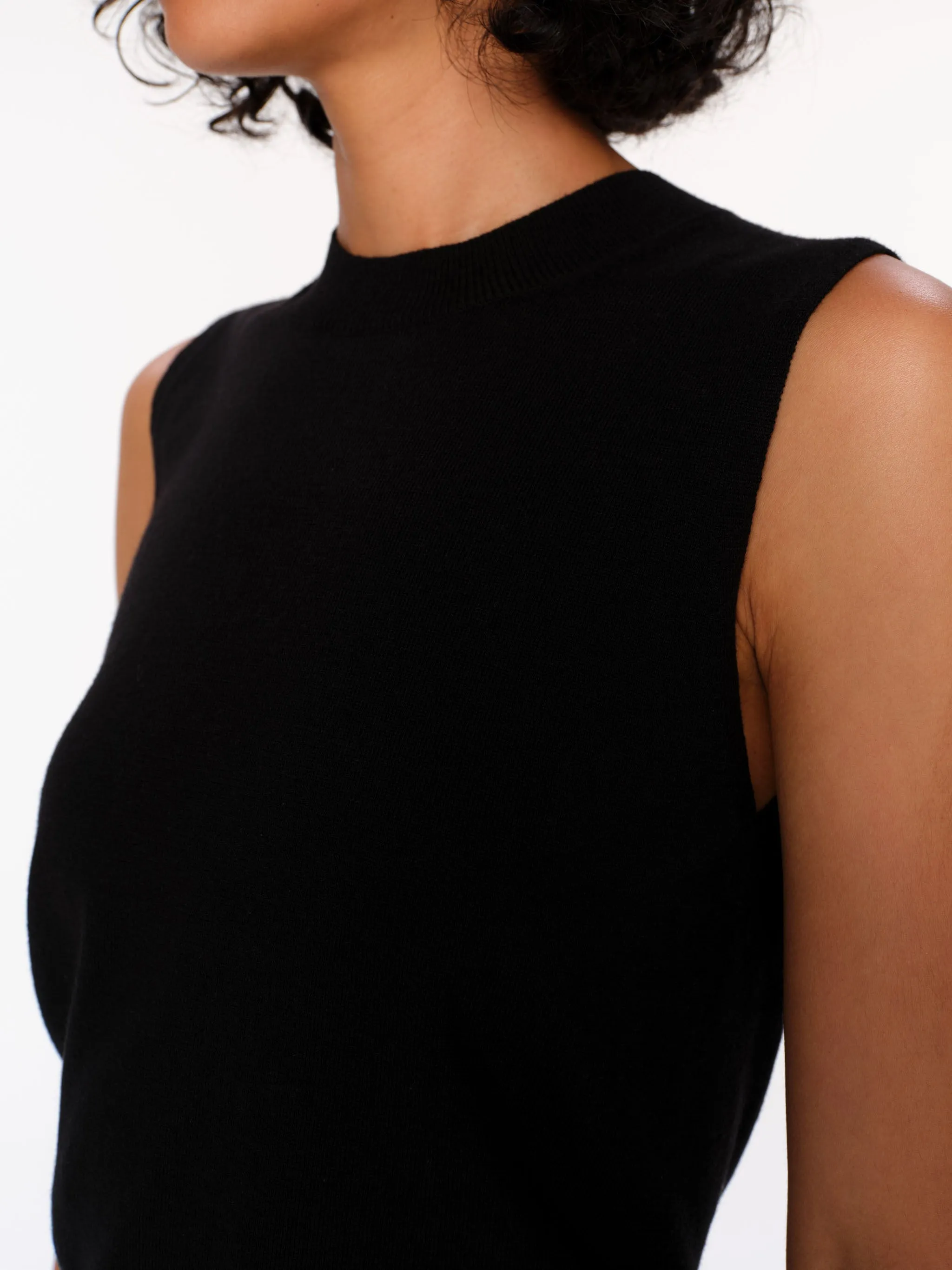 Sleeveless Crewneck | Black